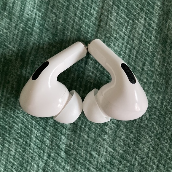 AirPods Pro- Make an Offer! - Picture 8 of 16